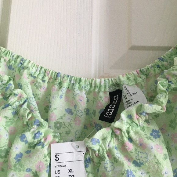 Beautiful cropped top - Picture 3 of 3